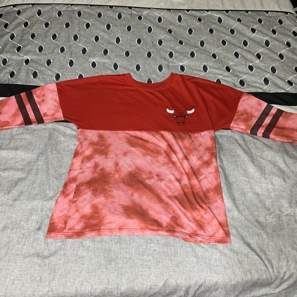 NBA Logo Chicago Bulls Graphic Mens Red Sweatshirt